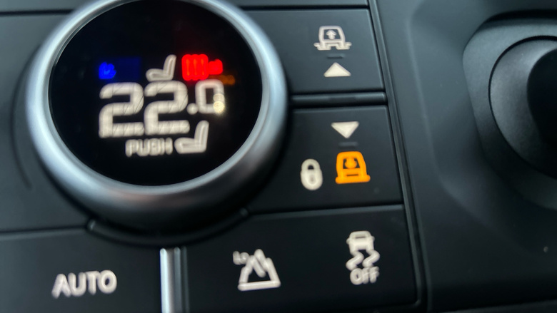 Land Rover Defender 3.0 D250 X-Dynamic SE 90 3dr Auto Diesel Estate